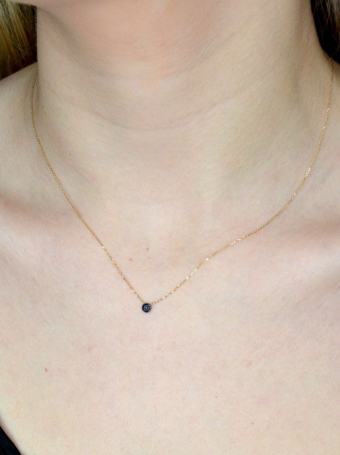 Złoty naszyjnik celebrytka DIAMENT 585 z diamentami 0,05 ct N08280YC BLACK.  Zawieszka z 10 brylantami wielkości 0,05 ct, czystości SI oraz barwie H. Waga naszyjnika wynosi około 0,72 gram. Idealny naszyjnik z diamentami na pr.jpg